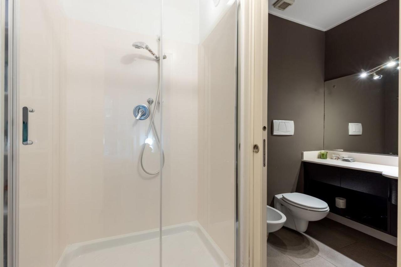 Apartment In Brera-Fatebenefratelli-Porta Nuova-Milano Luaran gambar